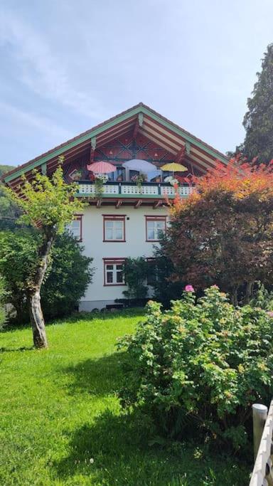 Ferienwohnung Resl - Geschmackvoll Renoviert & Zentral Im Historischen Schindelhaus Oberstaufen Dış mekan fotoğraf